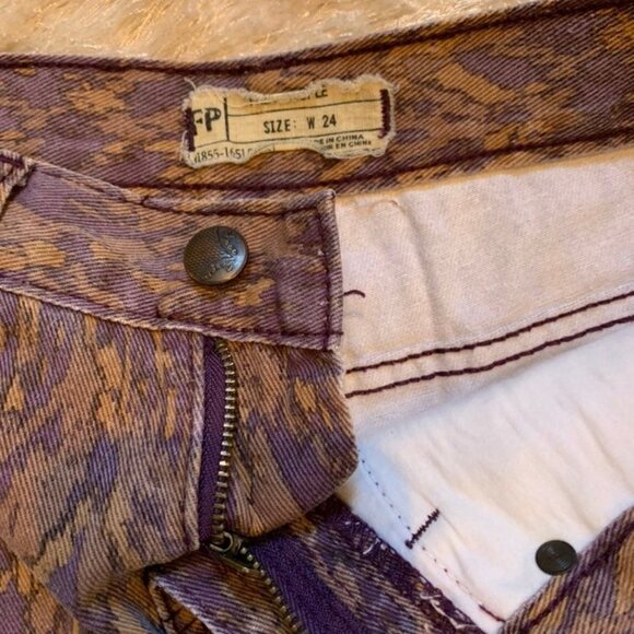 FREE PEOPLE Denim Jean Shorts 24 - Picture 4 of 6